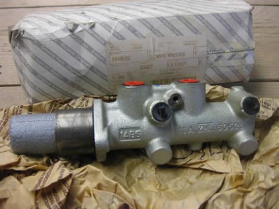 9949592 Hoofdremcilinder