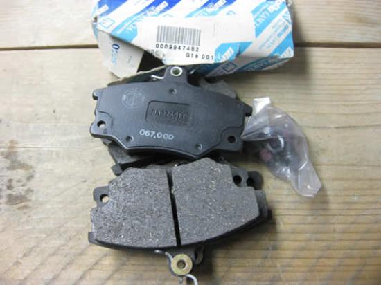 9947482 Remblokset voorzijde