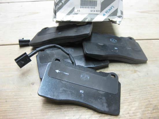 9951050 Remblokset voorzijde Alfa Romeo 159 Brera 166 Lancia Kappa