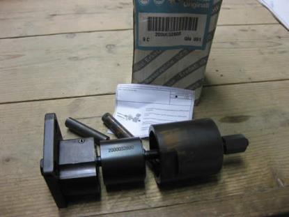 2000032800 Extractor / Inserter elastic bush on rear differential