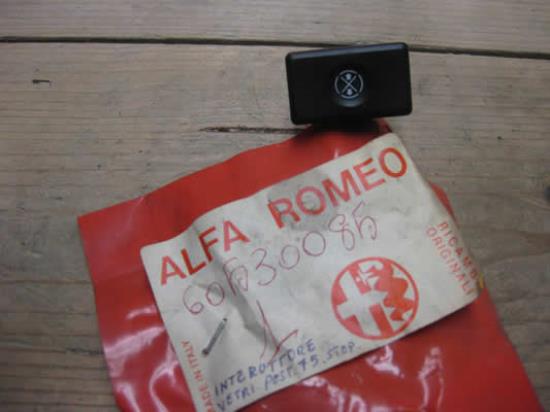 60530085 Schakelaar binnenverlichting Alfa Romeo 75