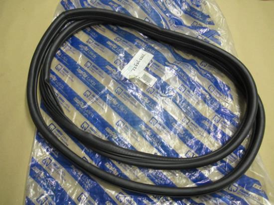 735275922 Deurrubber voordeur rechts