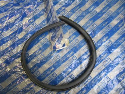 7736465 Achterklep rubber tussen bekleding en raam