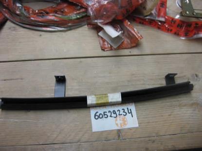 60529234 Raamgeleider rechtsvoor Alfa 75