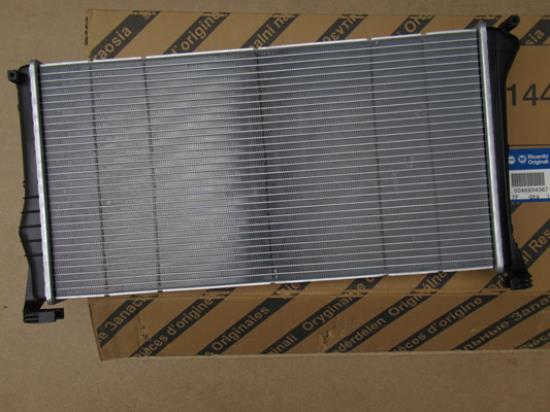 46834067 Radiateur