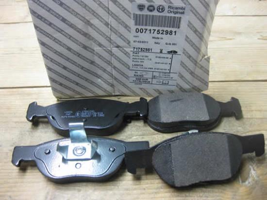 71752981 Remblokset voorzijde