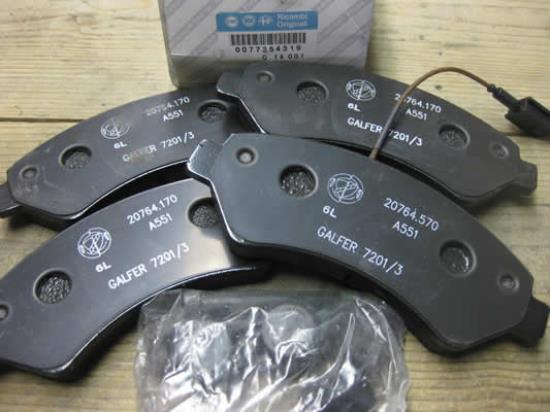 77364319 Remblokset voorzijde