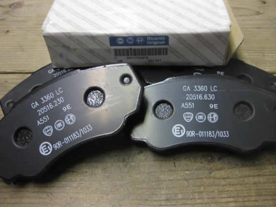 71752979 Remblokset voorzijde