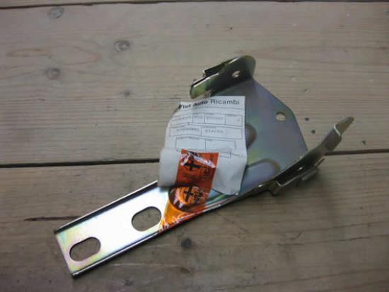 60538893 Montage beugel voorbumper rechts Alfa 33 907