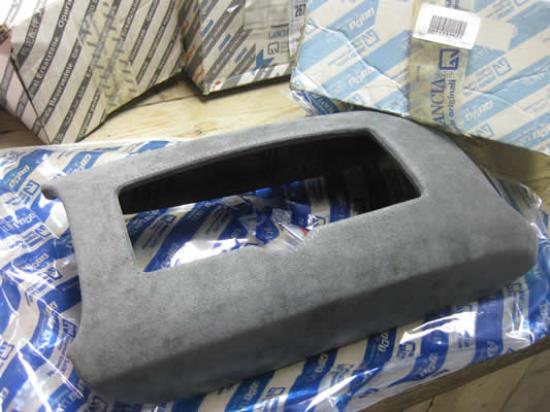 71732566 Armsteun Lancia Thesis Kleur Alcantara Grijs