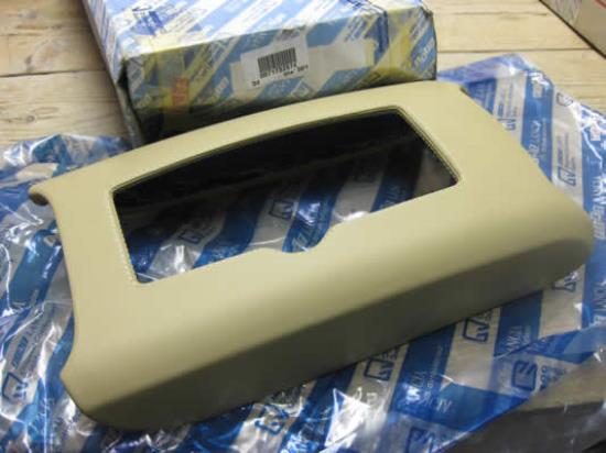 71732574 Armsteun beige leer met uitsparing voor telefoon