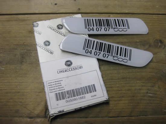 50901682 Streepjescode badge set