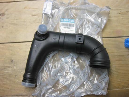 51793174 Aanzuigbuis naar luchtfilterhuis