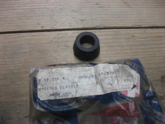 5950263 Rubber bus schokbreker Fiat Panda 126 Lancia Y10 Ypsilon