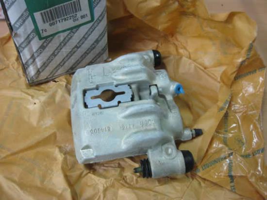 71792252 Remklauw links voorzijde