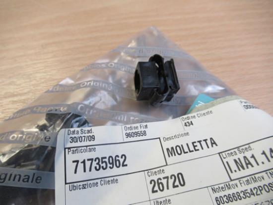 71735962 Montageklem dashboard