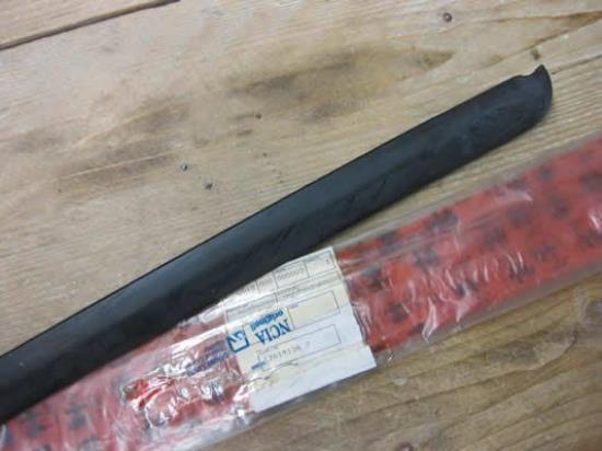 60570795 Raamlijst linker portier