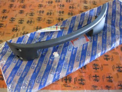 735279209 Kunststof sierstuk van voorzijde linker voorstoel