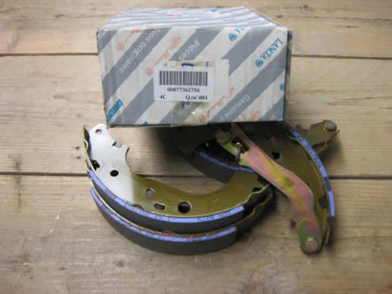 77362756 Remschoen set achter