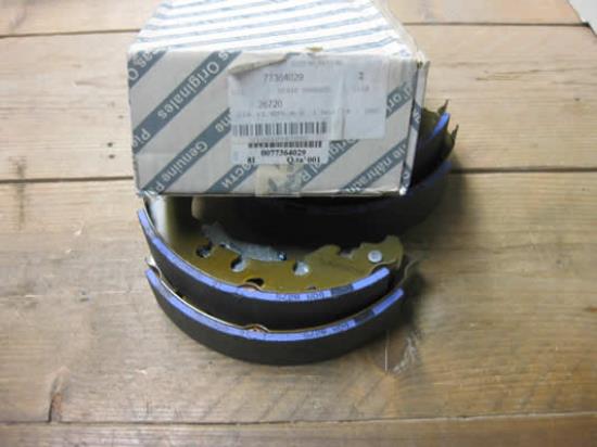 77364029 Remschoen set achter