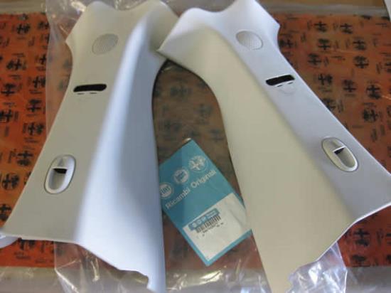 9467025277 Bekleding raamstijl links en rechts bagageruimte