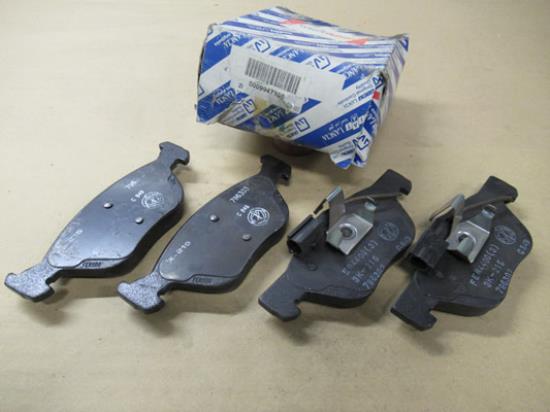 9947156 Remblokset voorzijde