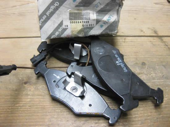 9947996 Remblokset voorzijde