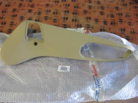 156031555 Sierstuk voorstoel links