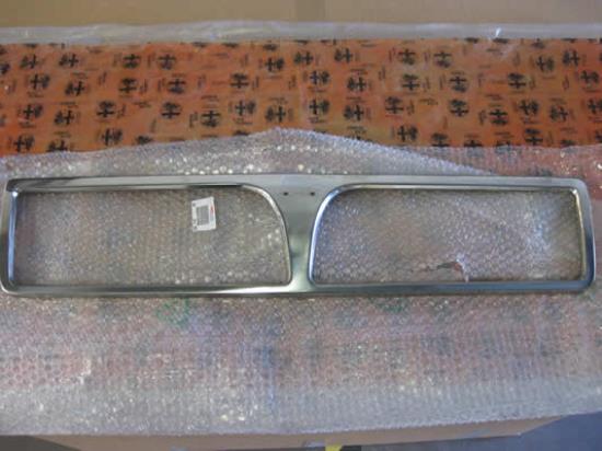 82412896 Chrome sierrand van grille