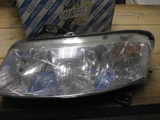 51716372 Koplamp links