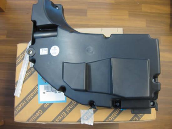 51743584 Subwoofer in kofferruimte