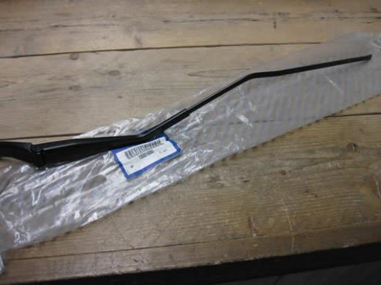 1353218080 Ruitenwisserarm rechts