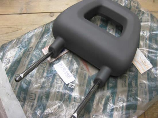 71734398 Hoofdsteun voorstoel grijs kunststof