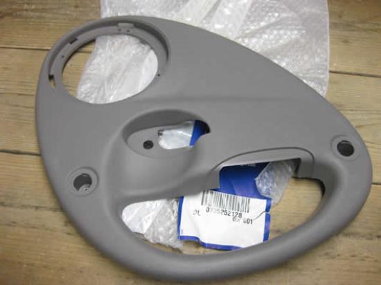 735252128 Kunststof sierstuk bij deurgreep voordeur links