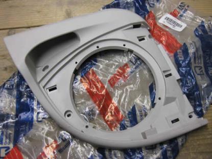 735363186 Montage steun luidspreker voordeur rechts