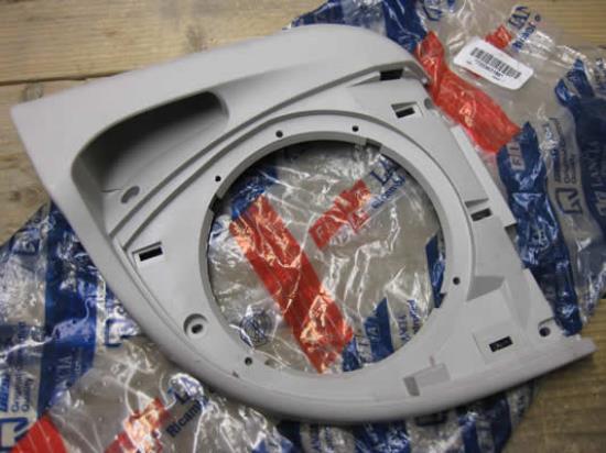 735363186 Montage steun luidspreker voordeur rechts