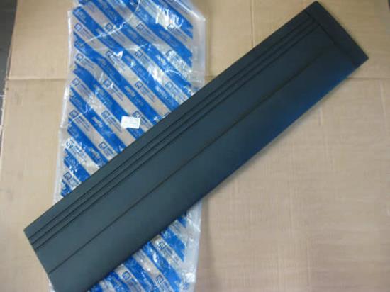 181337880 Stootstrip op deur links