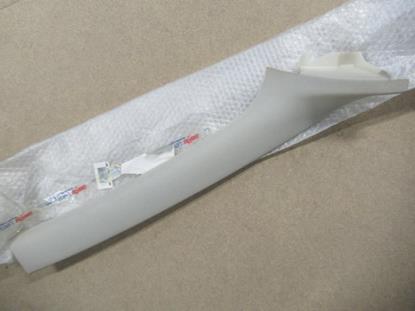 735351483 Sierstuk raamstijl rechter voorzijde