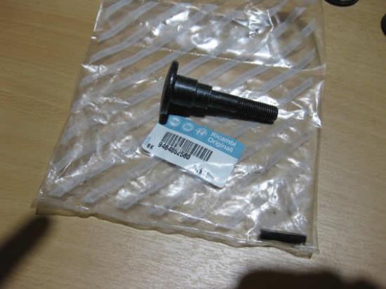 9464862580 Bout stoelframe 2e en 3e zitrij