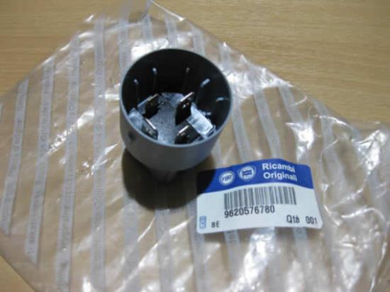 9620576780 Relais voor emissie