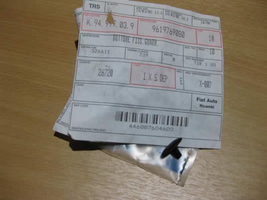 9619769080 Montage clip raamrubber