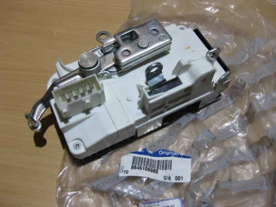 9645109980 Slot electronisch linksvoor