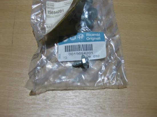 15694201 Schroef