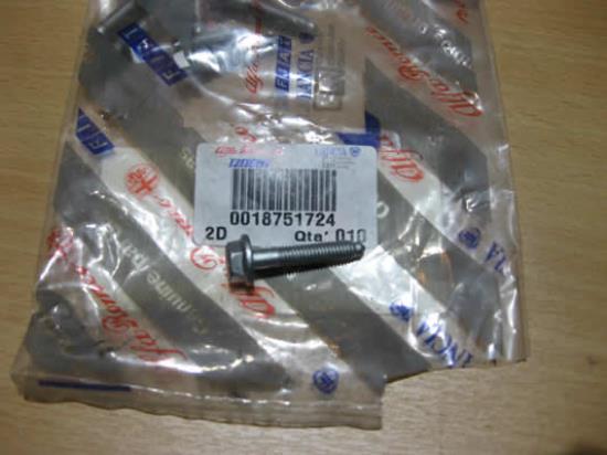 18751724 Bout M6x32mm