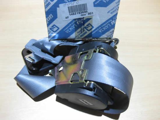 1462193696 Veiligheidsgordel 3e zitrij rechts