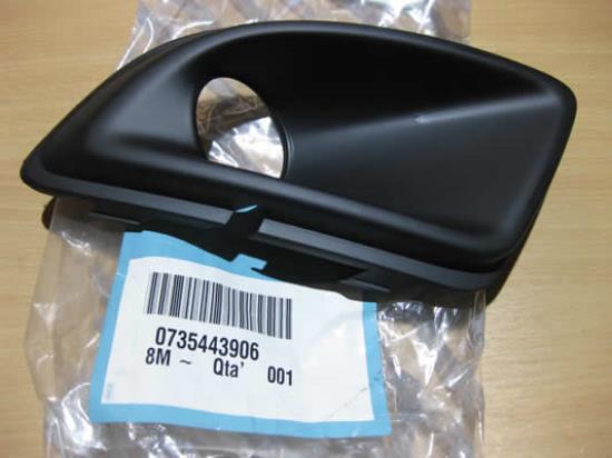 735443906 Sierstuk voorbumper rechts