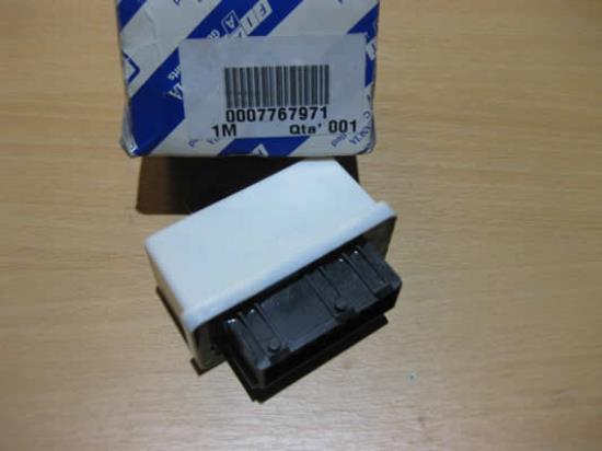 7767971 Brandstofpomp relais