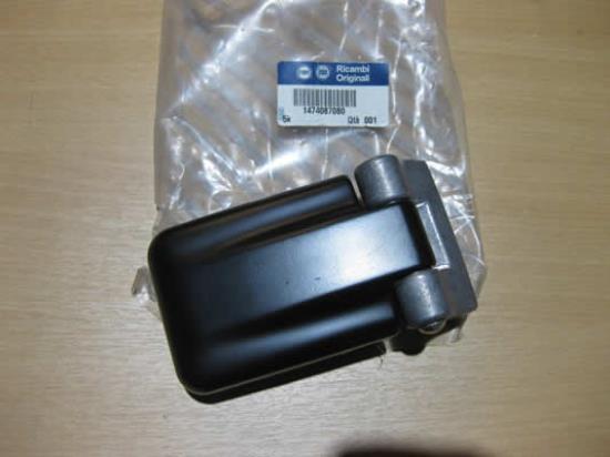 1474087080 Scharnier rechts