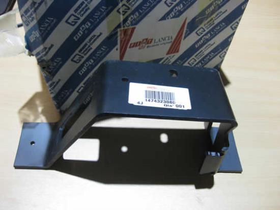 1474323080 Beugel achterbumper rechts