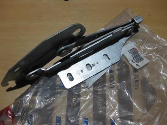 1477197080 Scharnier links